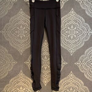 Lululemon Black Leggings with Pockets with Ruched Bottoms Size 2